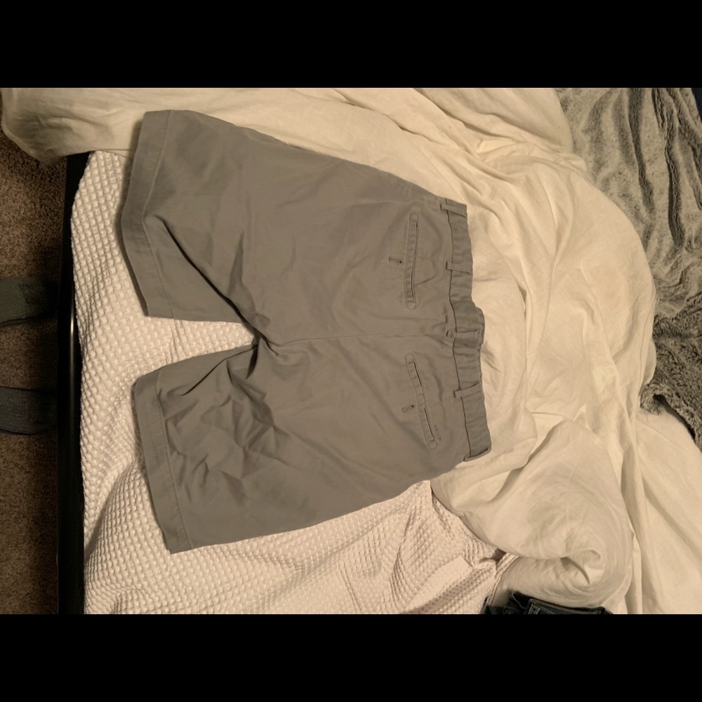 Men’s Izod 32 shorts